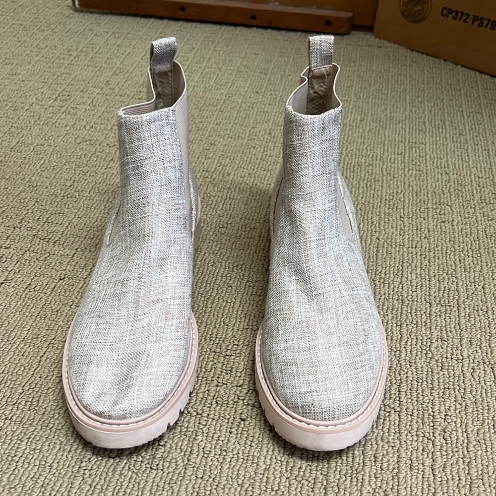 Dolce Vita Ankle Boot slightly worn size 10